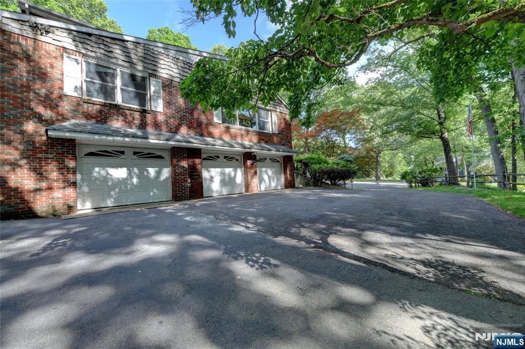 34 Knoll Road Wayne, NJ 07470 - Photo 4 of 50