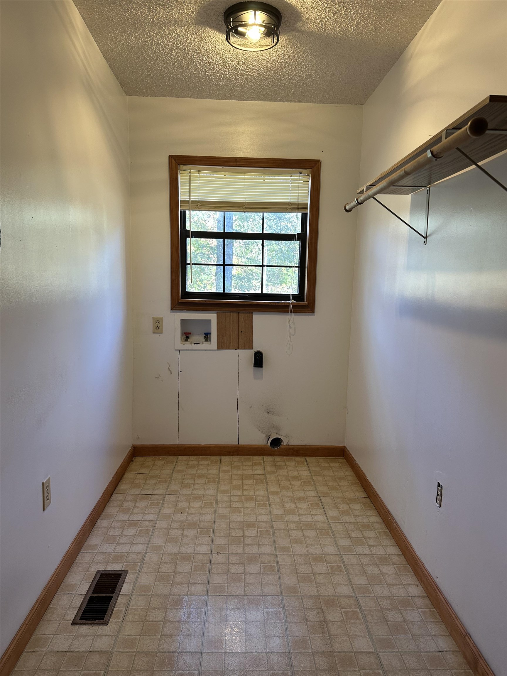 298 Matlock Road Ramer, TN 38367 - Photo 8 of 17 an empty room with windows