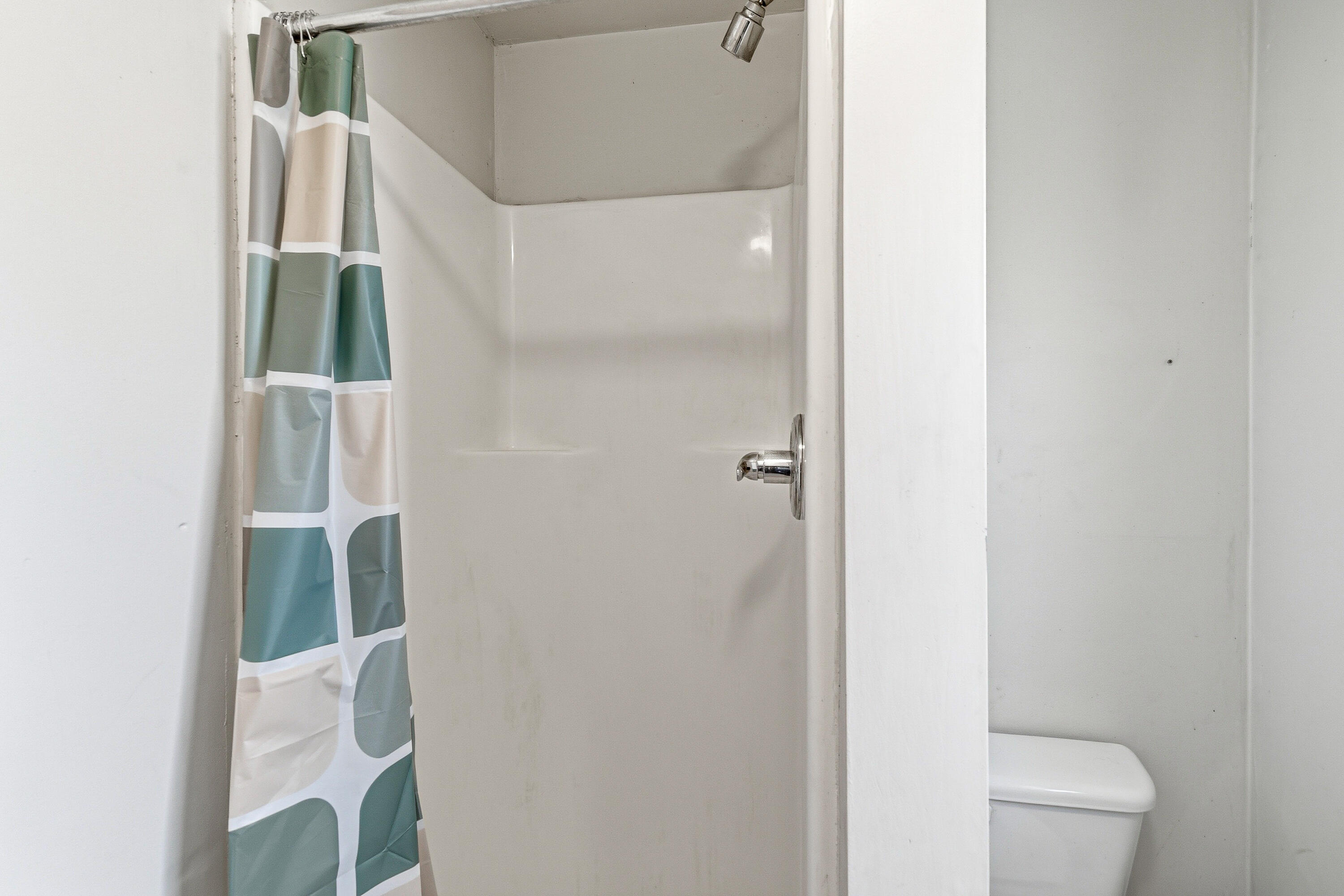 159 Bloom Road Wolf Creek, OR 97497 - Photo 14 of 38 a bathroom with a toilet