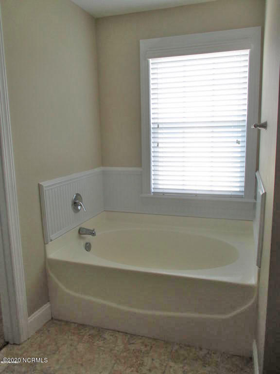 184 River Winding Road Jacksonville, NC 28540 - Photo 12 of 17 184 River Winding Rd - Bath 1.2