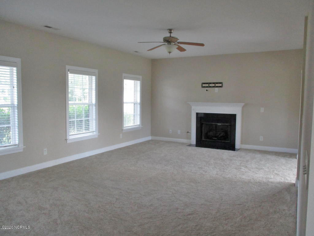 184 River Winding Road Jacksonville, NC 28540 - Photo 3 of 17 184 River Winding Rd - Living