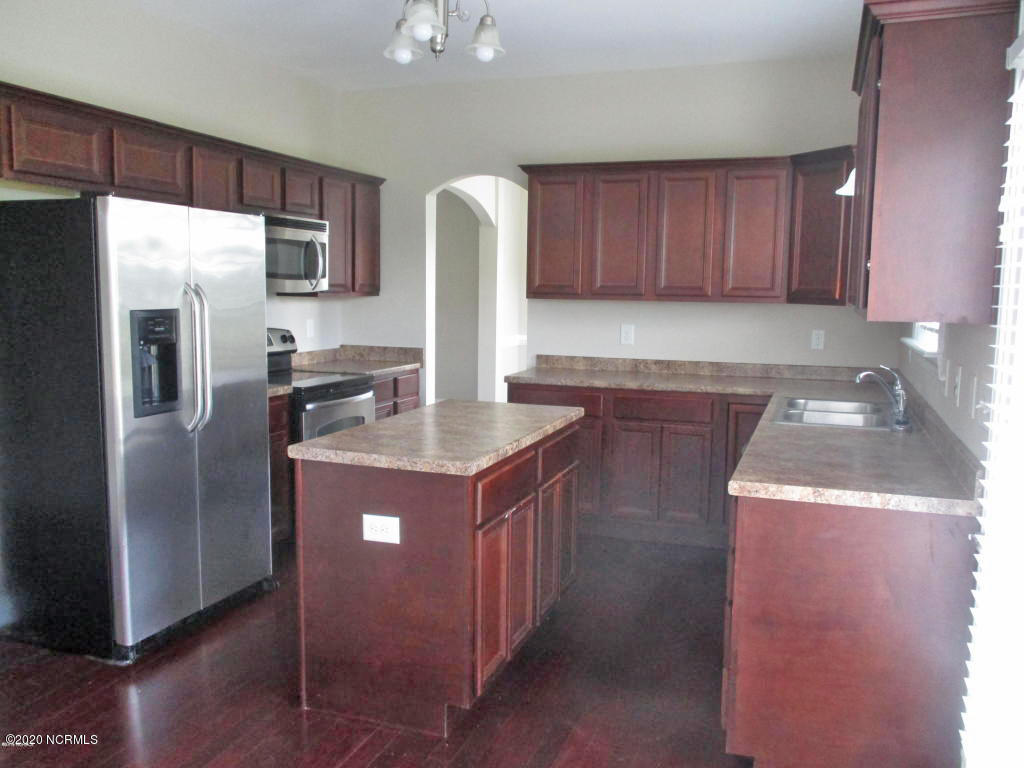 184 River Winding Road Jacksonville, NC 28540 - Photo 5 of 17 184 River Winding Rd - Kitchen 2