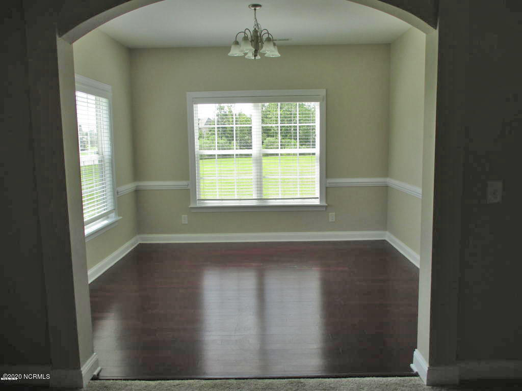 184 River Winding Road Jacksonville, NC 28540 - Photo 8 of 17 184 River Winding Rd - Dining 2