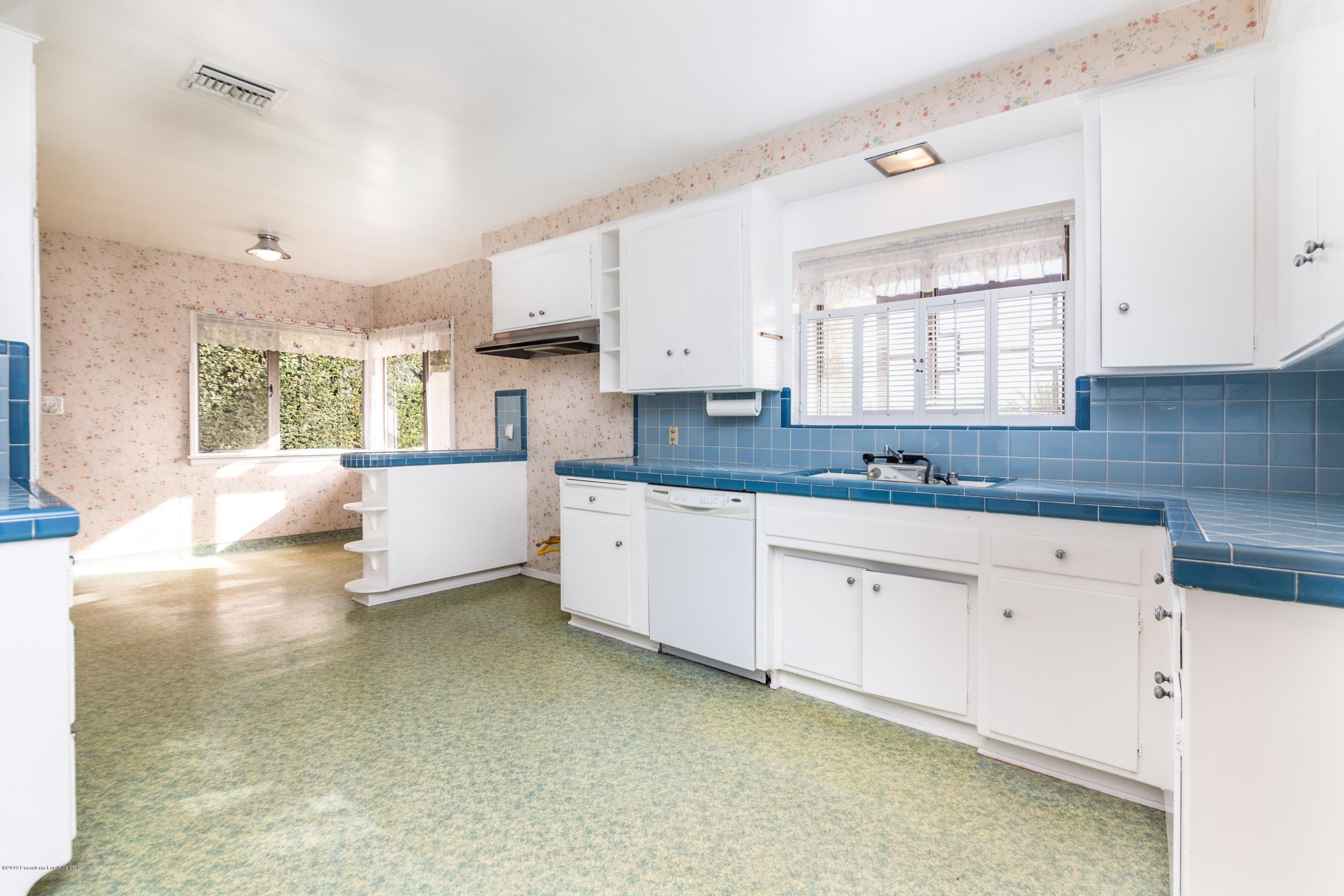 3565 Shadow Grove Road Pasadena, CA 91107 - Photo 7 of 16 kitchen