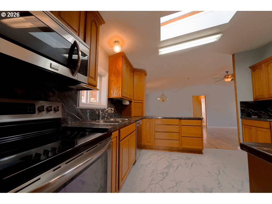 205 Boone Road Southeast Salem, OR 97306 - Photo 14 of 29