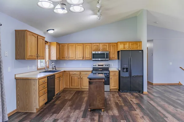 $2,350 | 2112 Blake Avenue, Lester Prairie, MN 55354