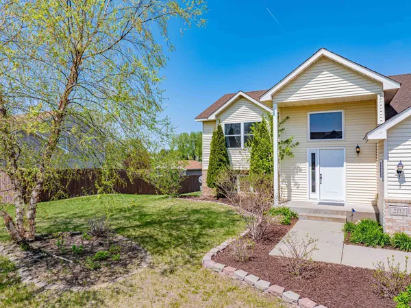 $2,350 | 2112 Blake Avenue, Lester Prairie, MN 55354
