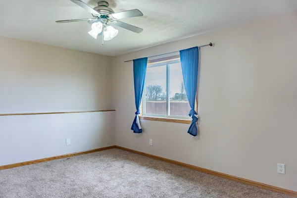 $2,350 | 2112 Blake Avenue, Lester Prairie, MN 55354