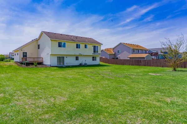 $2,350 | 2112 Blake Avenue, Lester Prairie, MN 55354
