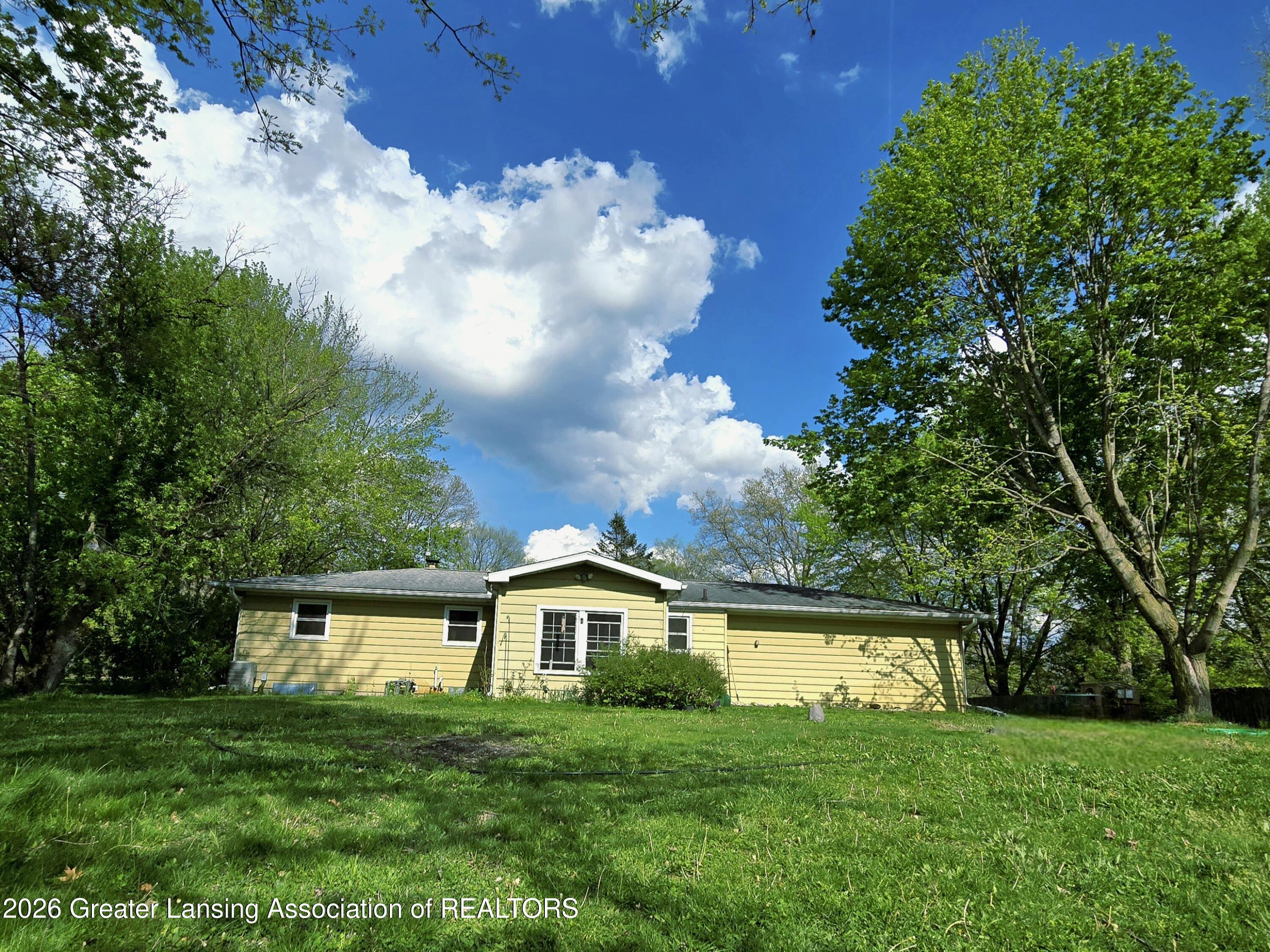22915 Pine Lake Road Battle Creek, MI 49017 - Photo 4 of 36 20260504_170251(1)(2)