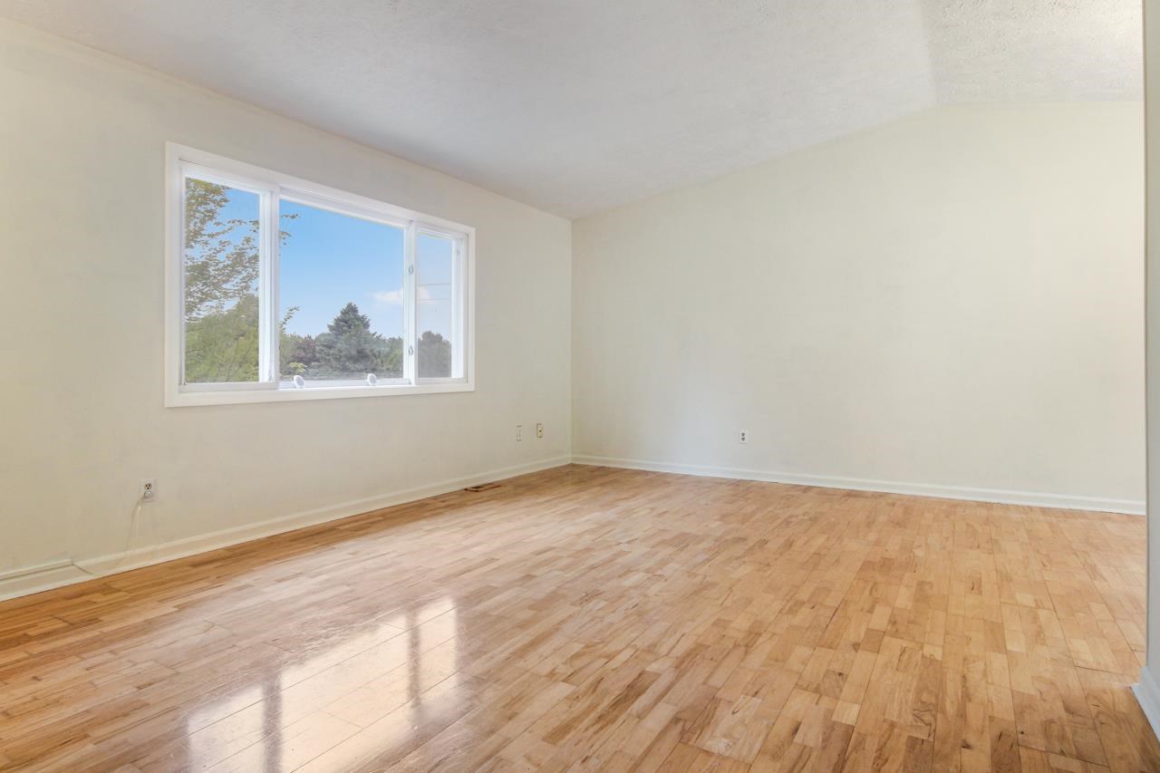 4761 Barnes Road Traverse City, MI 49684 - Photo 8 of 27 1890112-7.JPG
