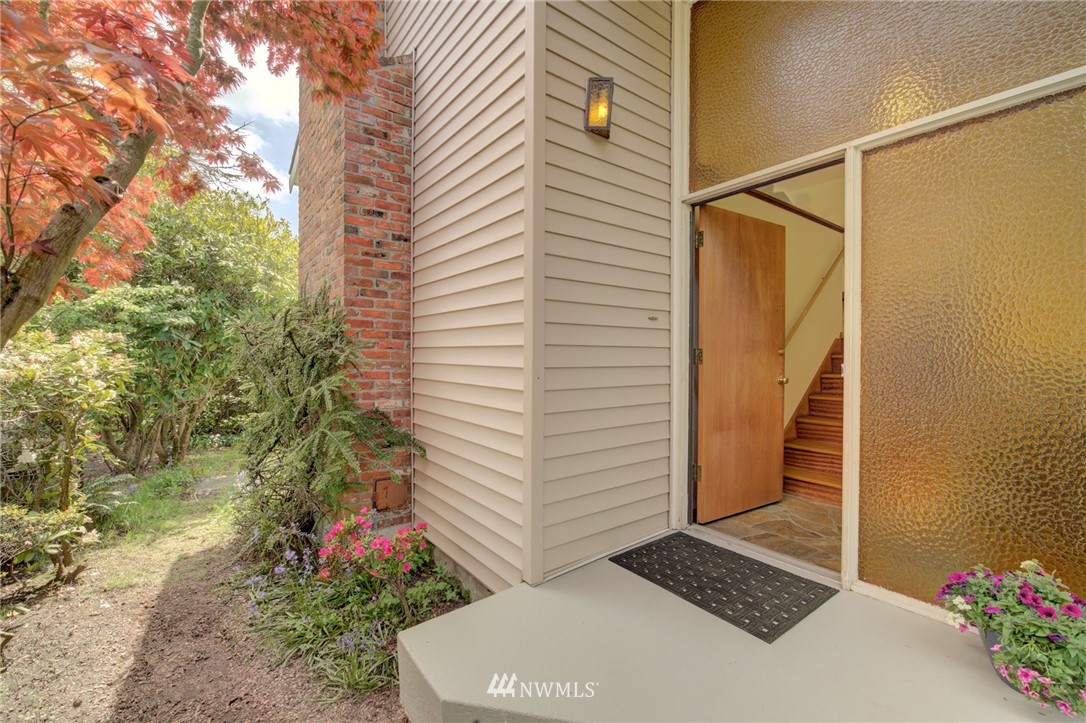 2137 North 86th Street Seattle, WA 98103 - Photo 2 of 23 Gallery Image 2