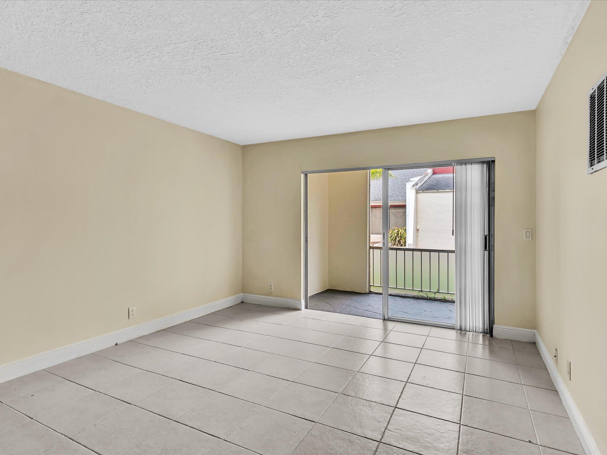 644 Northwest 13th Street, Unit 160 Boca Raton, FL 33486 - Photo 32 of 54 Living Room