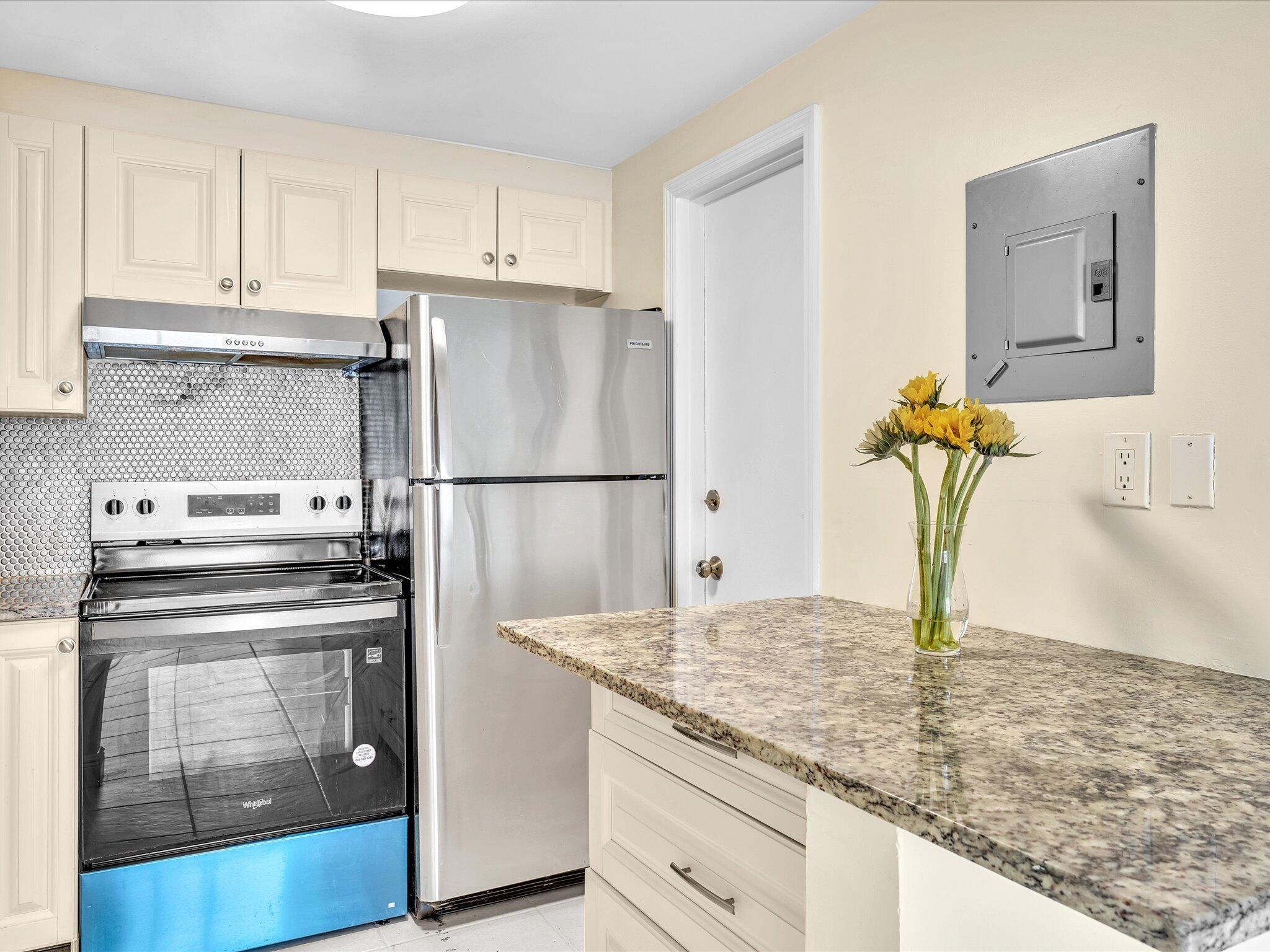 644 Northwest 13th Street, Unit 160 Boca Raton, FL 33486 - Photo 9 of 54 Granite Countertops