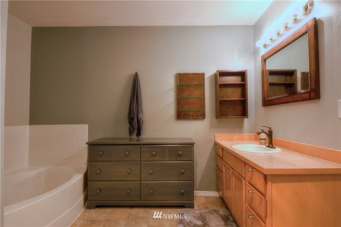 81 Southeast High Road Shelton, WA 98584 - Photo 14 of 25 Gallery Image 14