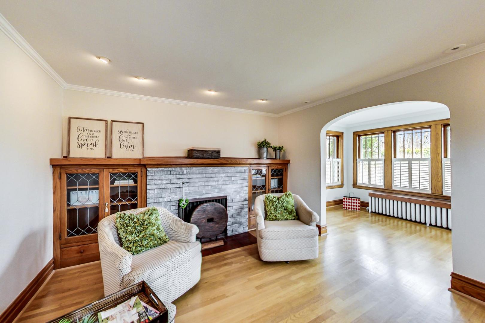 705 Illinois Road Wilmette, IL 60091 - Photo 3 of 32
