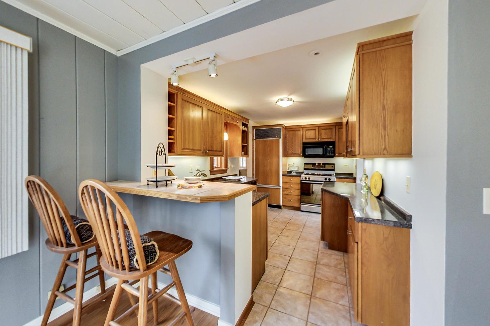 705 Illinois Road Wilmette, IL 60091 - Photo 8 of 32