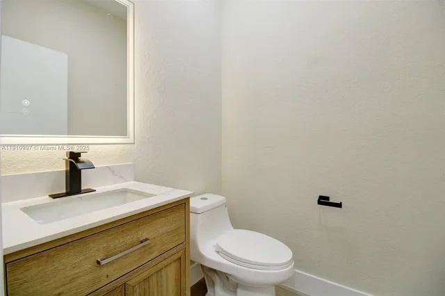 $675,000 | 8144 Northwest 107th Path, Doral, FL 33178