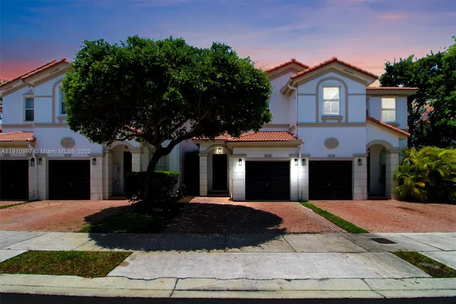 $675,000 | 8144 Northwest 107th Path, Doral, FL 33178