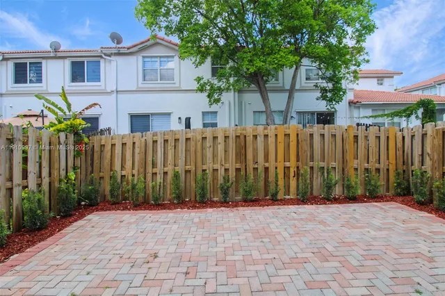 $675,000 | 8144 Northwest 107th Path, Doral, FL 33178