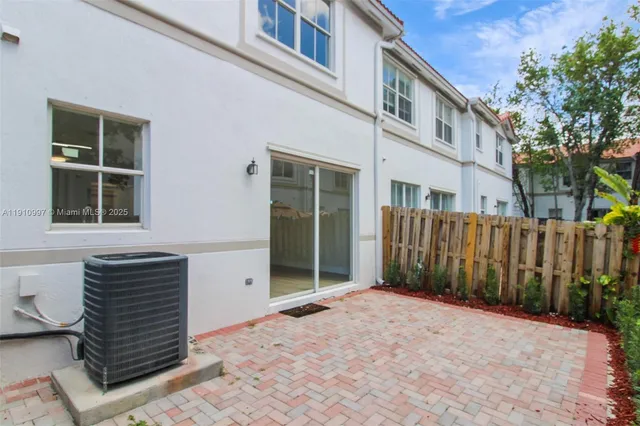 $675,000 | 8144 Northwest 107th Path, Doral, FL 33178