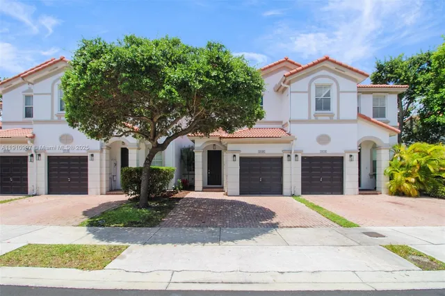 $675,000 | 8144 Northwest 107th Path, Doral, FL 33178