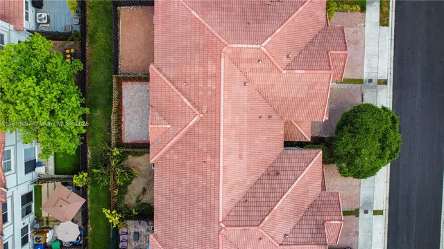 $675,000 | 8144 Northwest 107th Path, Doral, FL 33178