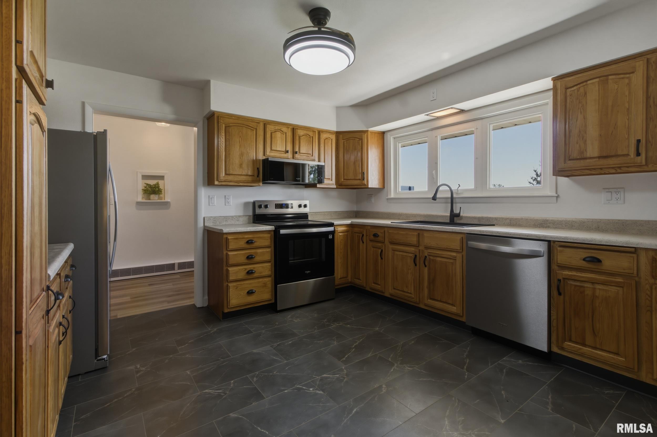 15465 Highway 67 Macomb, IL 61455 - Photo 8 of 40