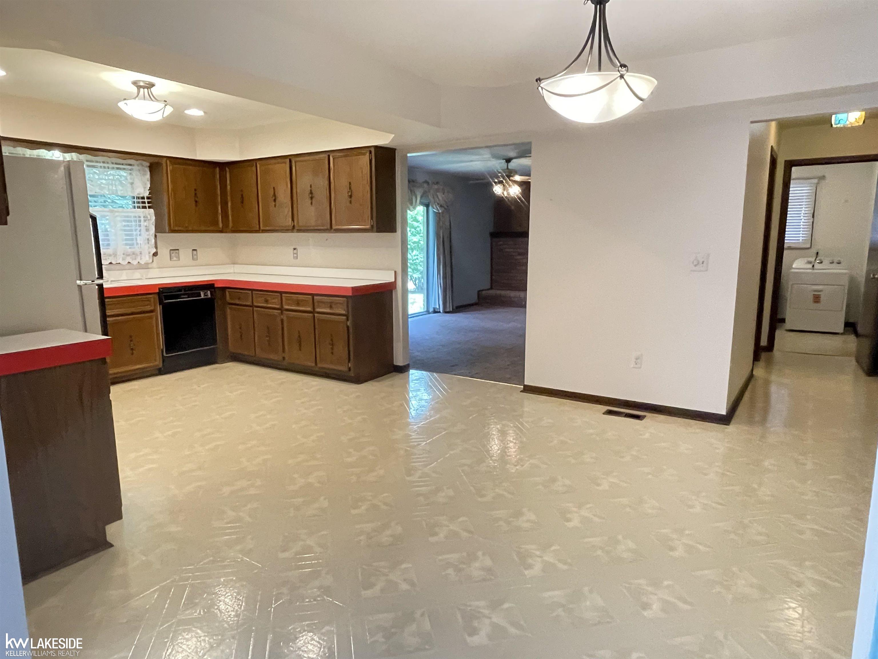 53971 Shelby Road Utica, MI 48316 - Photo 8 of 21 Gallery Image 8