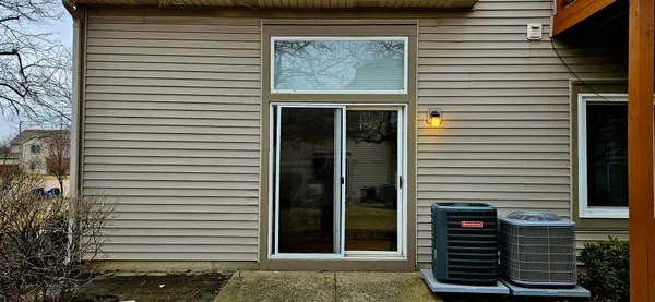 $2,300 | 1036 Woodview Court, Unit 1036, Aurora, IL 60502