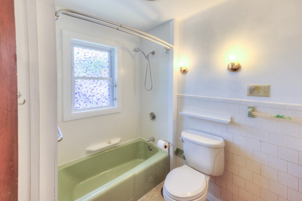148 Whitmarsh Avenue Worcester, MA 01606 - Photo 22 of 34