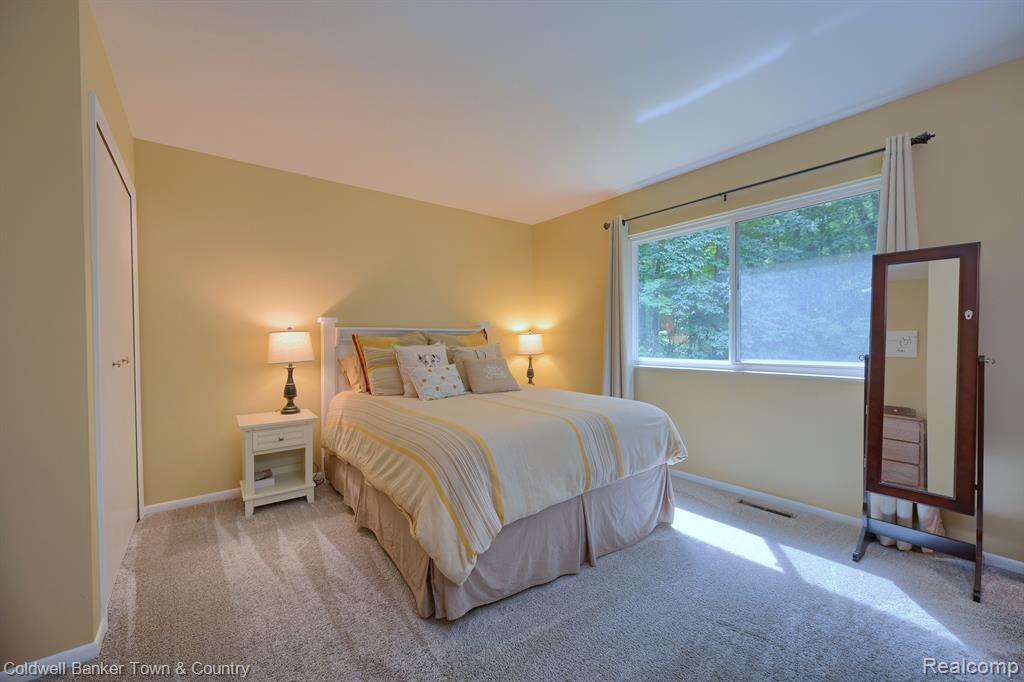 1675 Clark Lake Road Brighton, MI 48114 - Photo 18 of 34