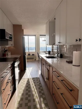 $3,800 | 200 Winston Drive, Unit 1205, Cliffside Park, NJ 07010