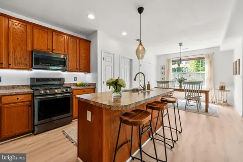 $330,000 | 14 Hillview Circle, Lansdowne, PA 19050