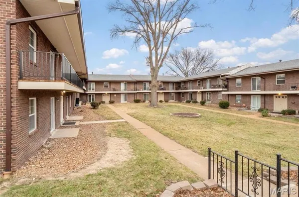 $1,500 | 6905 Colonial Woods Drive, Unit 2, St. Louis, MO 63129