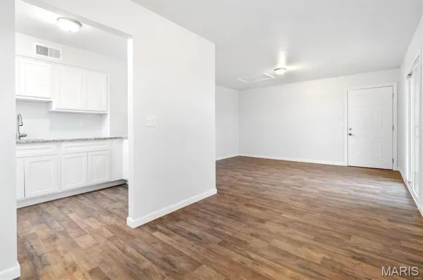 $1,500 | 6905 Colonial Woods Drive, Unit 2, St. Louis, MO 63129