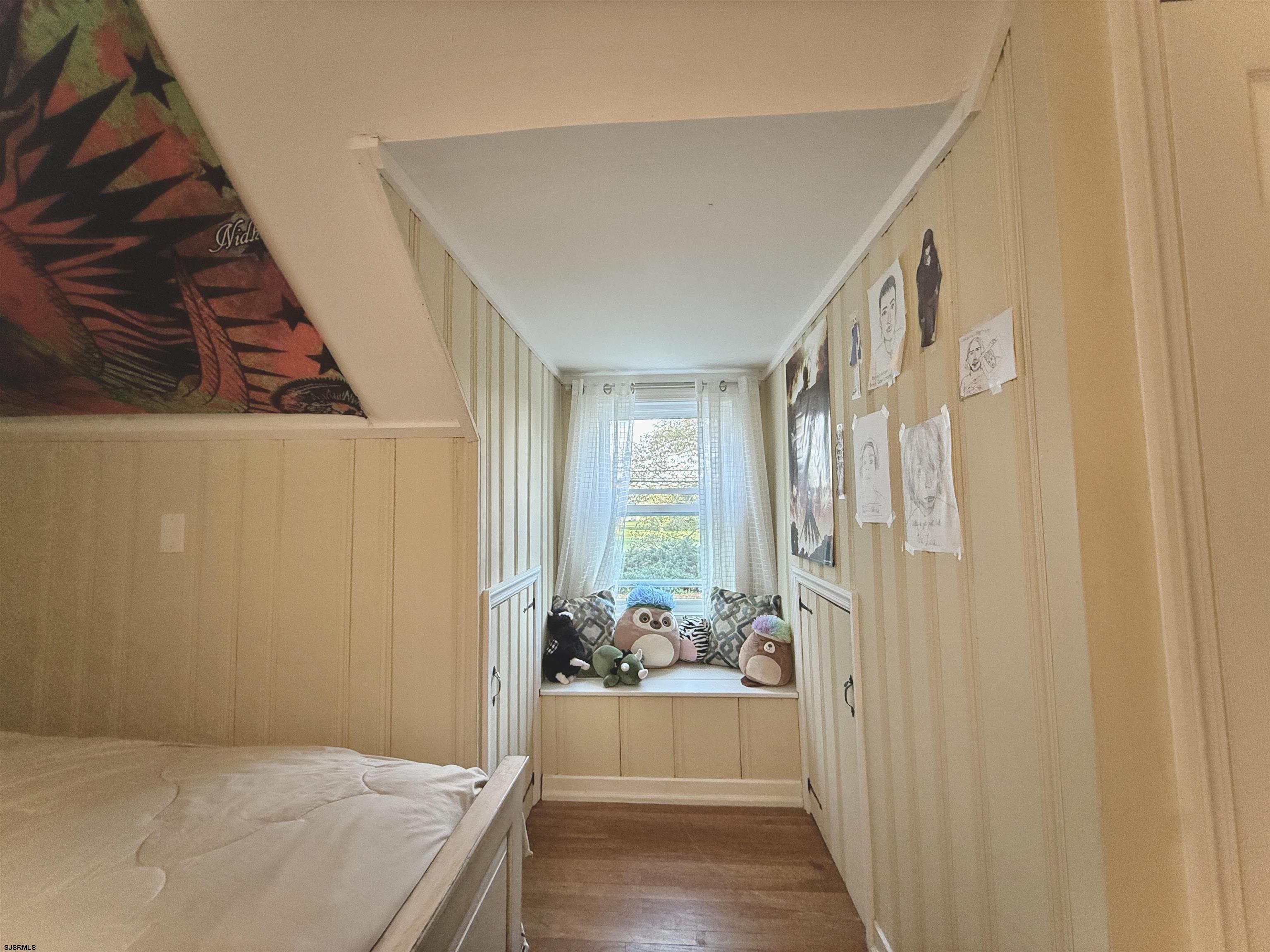 605 Shore Road Linwood, NJ 08221 - Photo 91 of 99 a view of entryway with wooden floor and a potted plant
