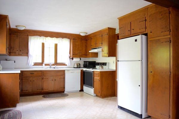 11 Mayfair Road Dedham, MA 02026 - Photo 8 of 19 Gallery Image 8