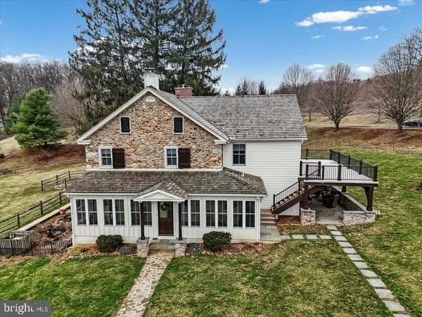 a view of front of house with a yard