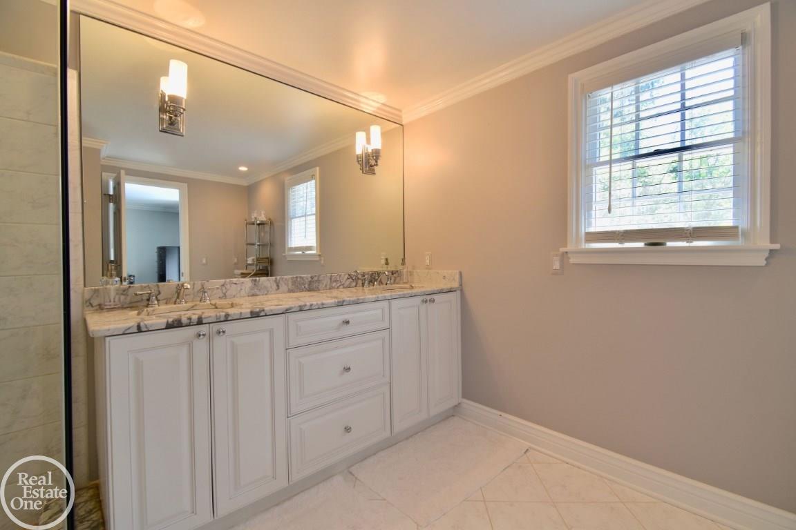 273 Merriweather Road Grosse Pointe, MI 48236 - Photo 20 of 34 31385673-19.JPG