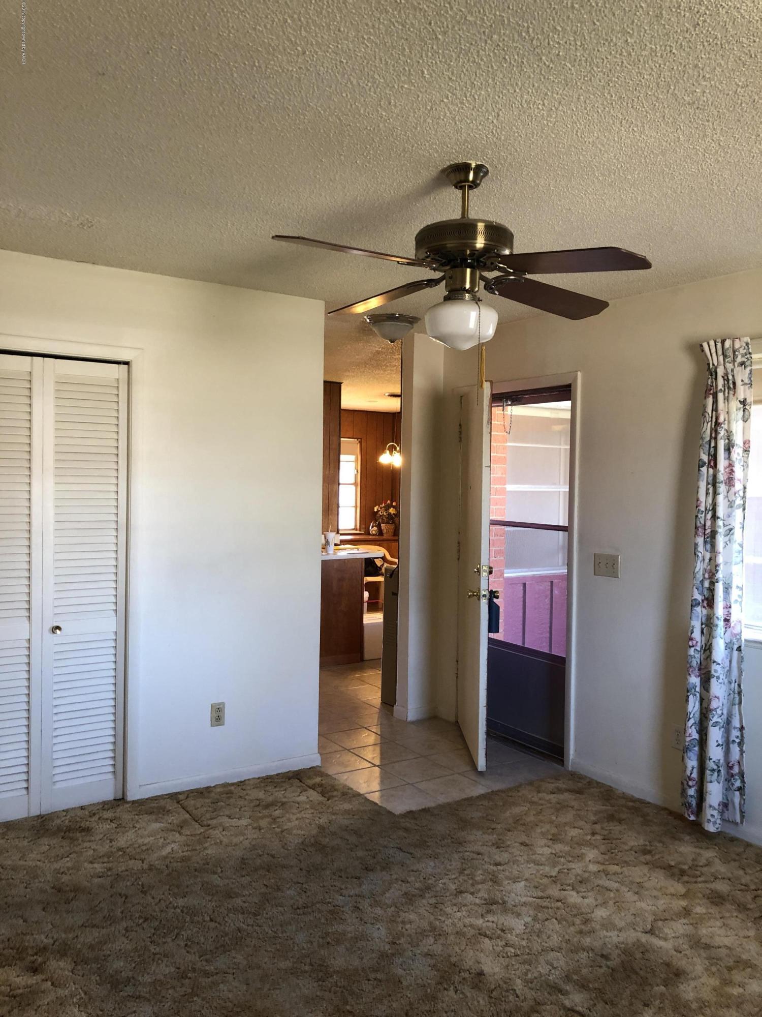 2409 Darrell Avenue Amarillo, TX 79110 - Photo 14 of 26 living to dining