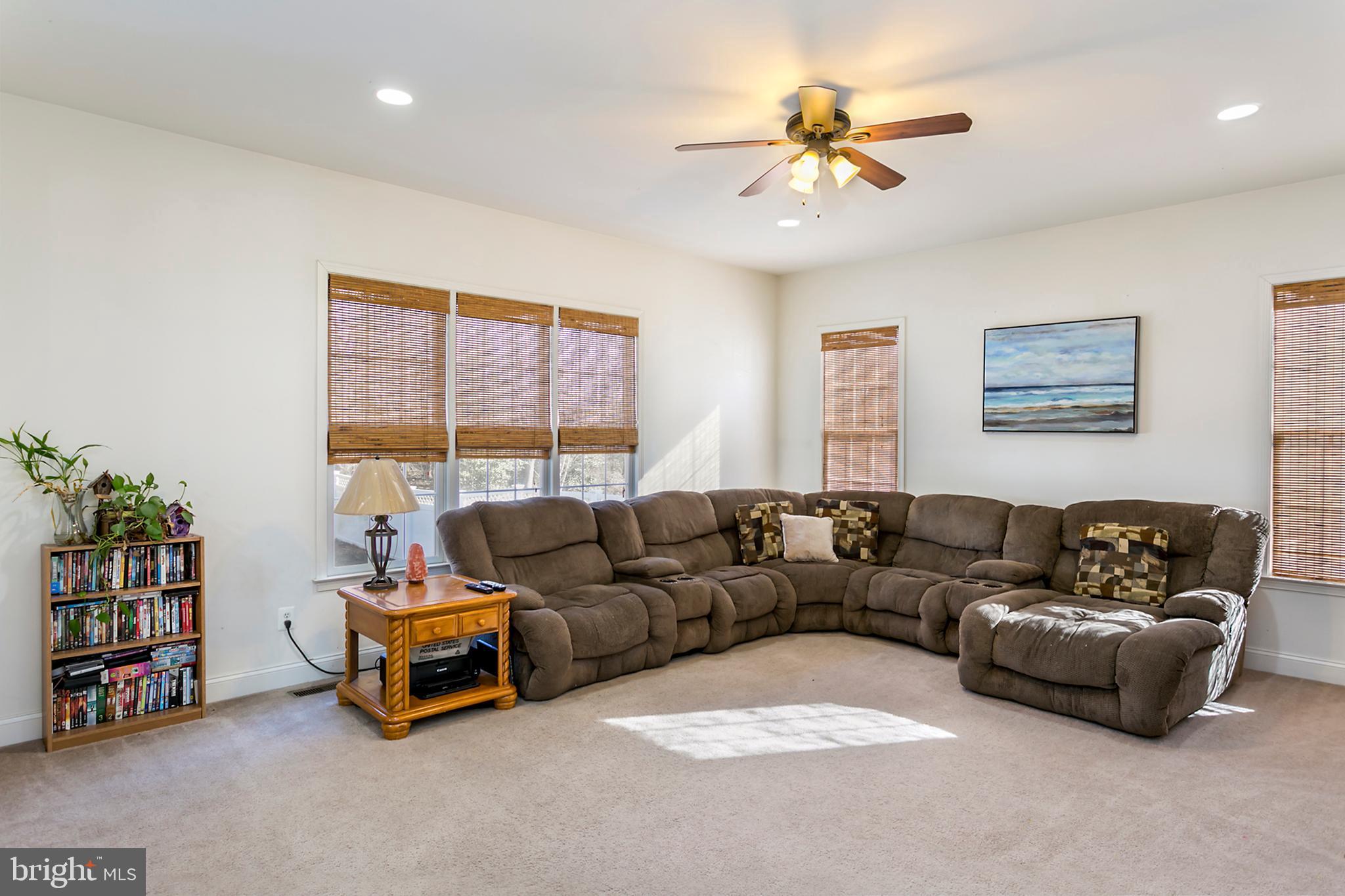 13 Johnson Road Pasadena, MD 21122 - Photo 17 of 28 Extra Spacious family/great room