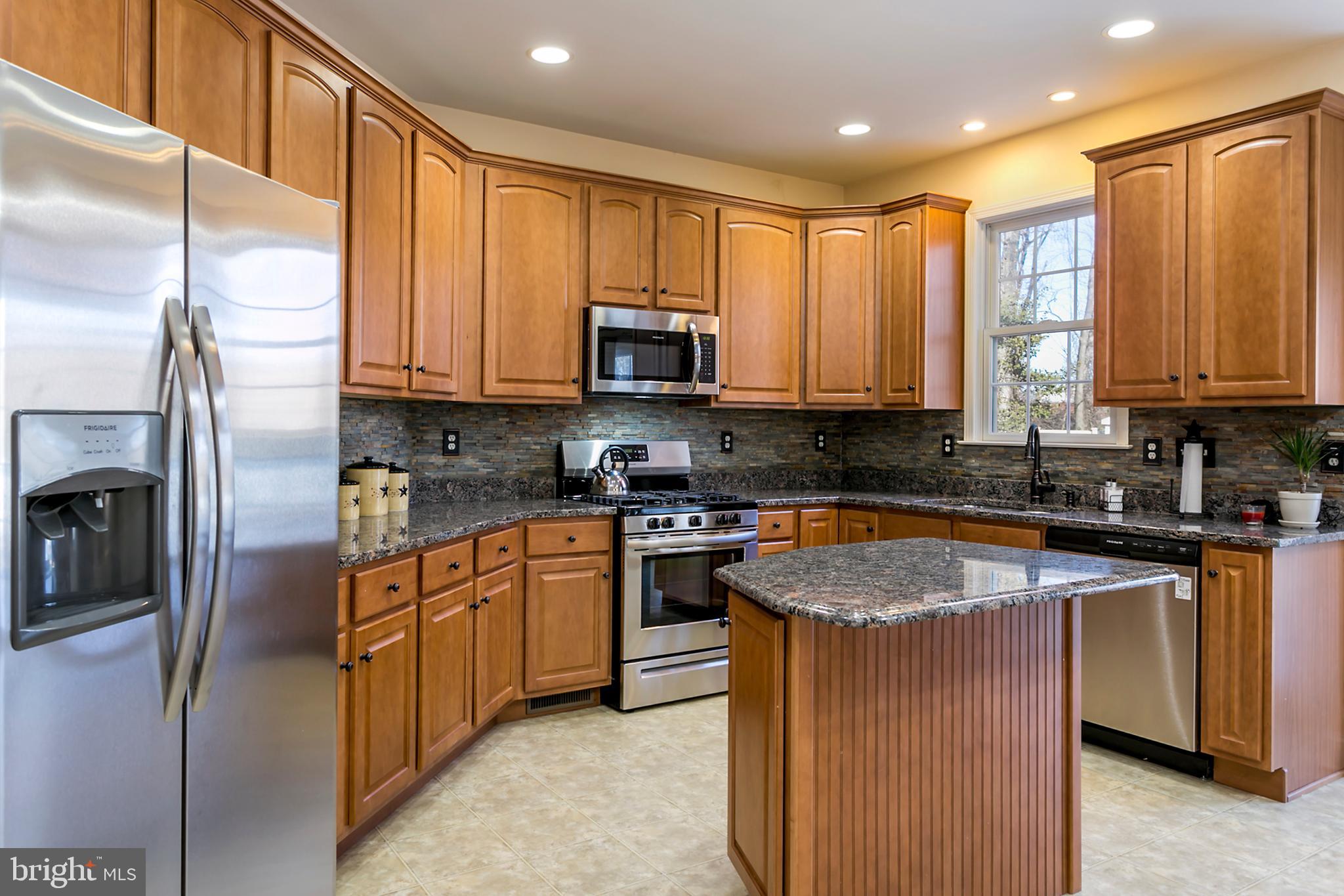 13 Johnson Road Pasadena, MD 21122 - Photo 3 of 28 New Backsplash!