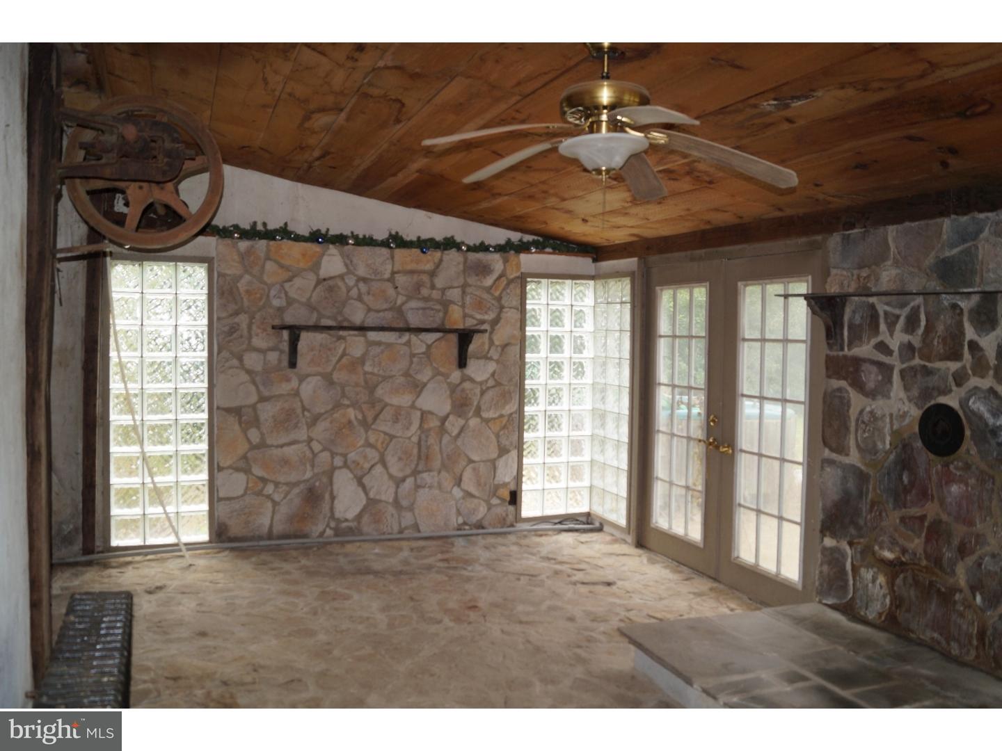 1315 Valley Road Coatesville, PA 19320 - Photo 9 of 23 Family Room