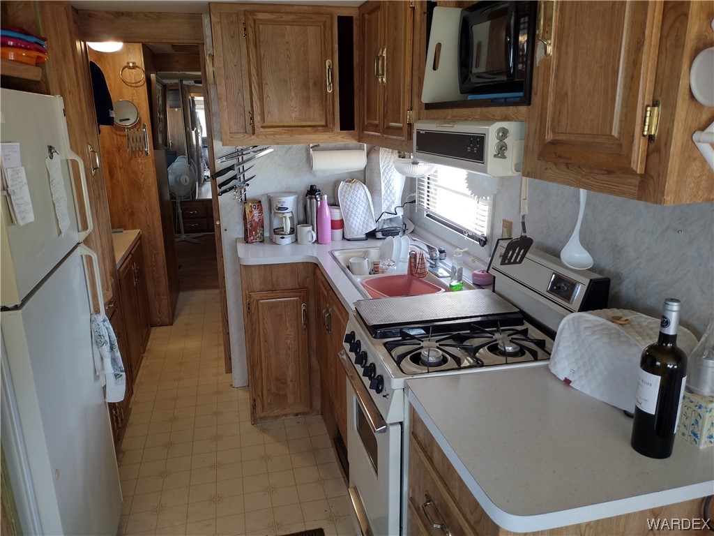 4681 Estrella Road Golden Valley, AZ 86413 - Photo 17 of 28 Gallery Image 17