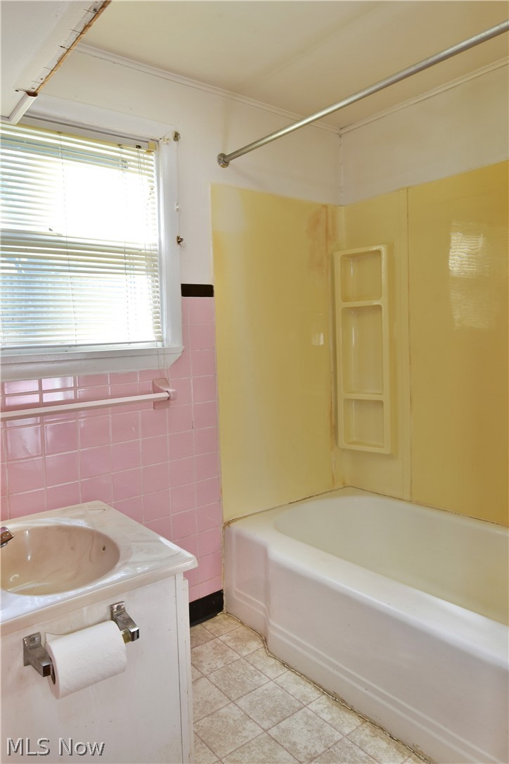 81 Spring Street Southeast Hubbard, OH 44425 - Photo 19 of 35 Gallery Image 19