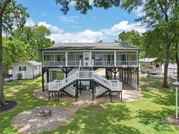 $699,900 | 2364 Lakeside Drive, Liberty Hill, SC 29074