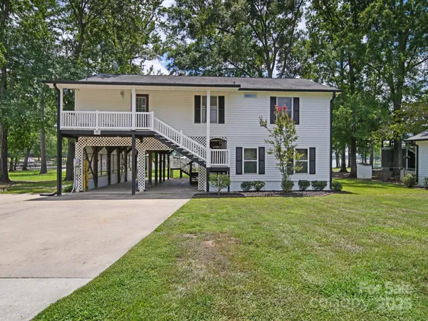 $699,900 | 2364 Lakeside Drive, Liberty Hill, SC 29074