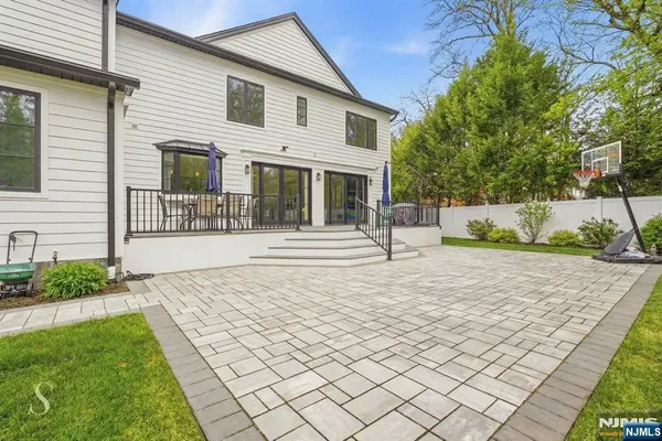 $2,490,000 | 116 Cedar Lane, Closter, NJ 07624