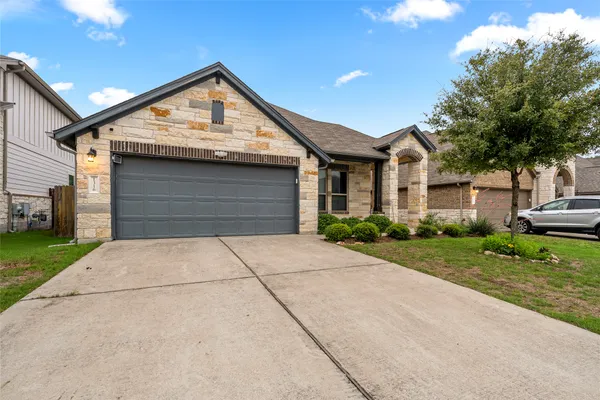 $2,175 | 1316 Goldilocks Lane, Manchaca, TX 78652